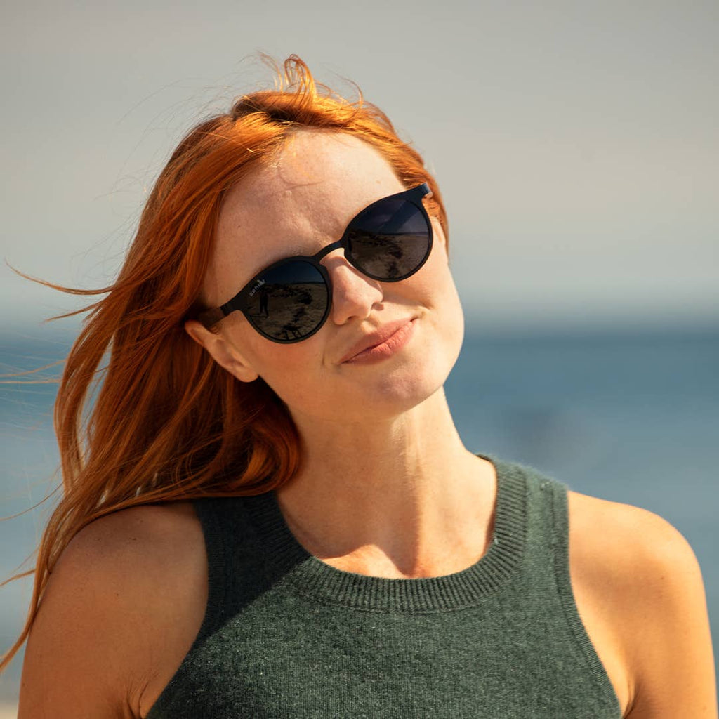 Sunnies- Aren - Matte Onyx / Walnut Wood / Smoke Polarized