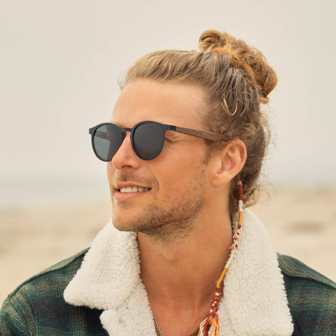 Sunnies- Aren - Matte Onyx / Walnut Wood / Smoke Polarized